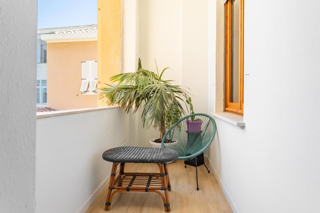 Domus Laetitiae Rooms & Apartments Quartu Sant'Elena Exterior photo