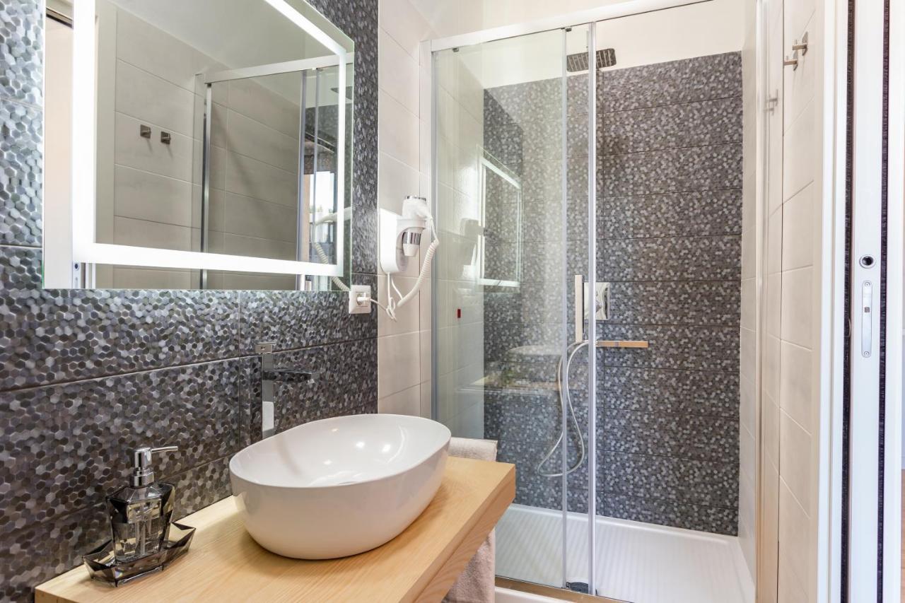 Domus Laetitiae Rooms & Apartments Quartu Sant'Elena Exterior photo