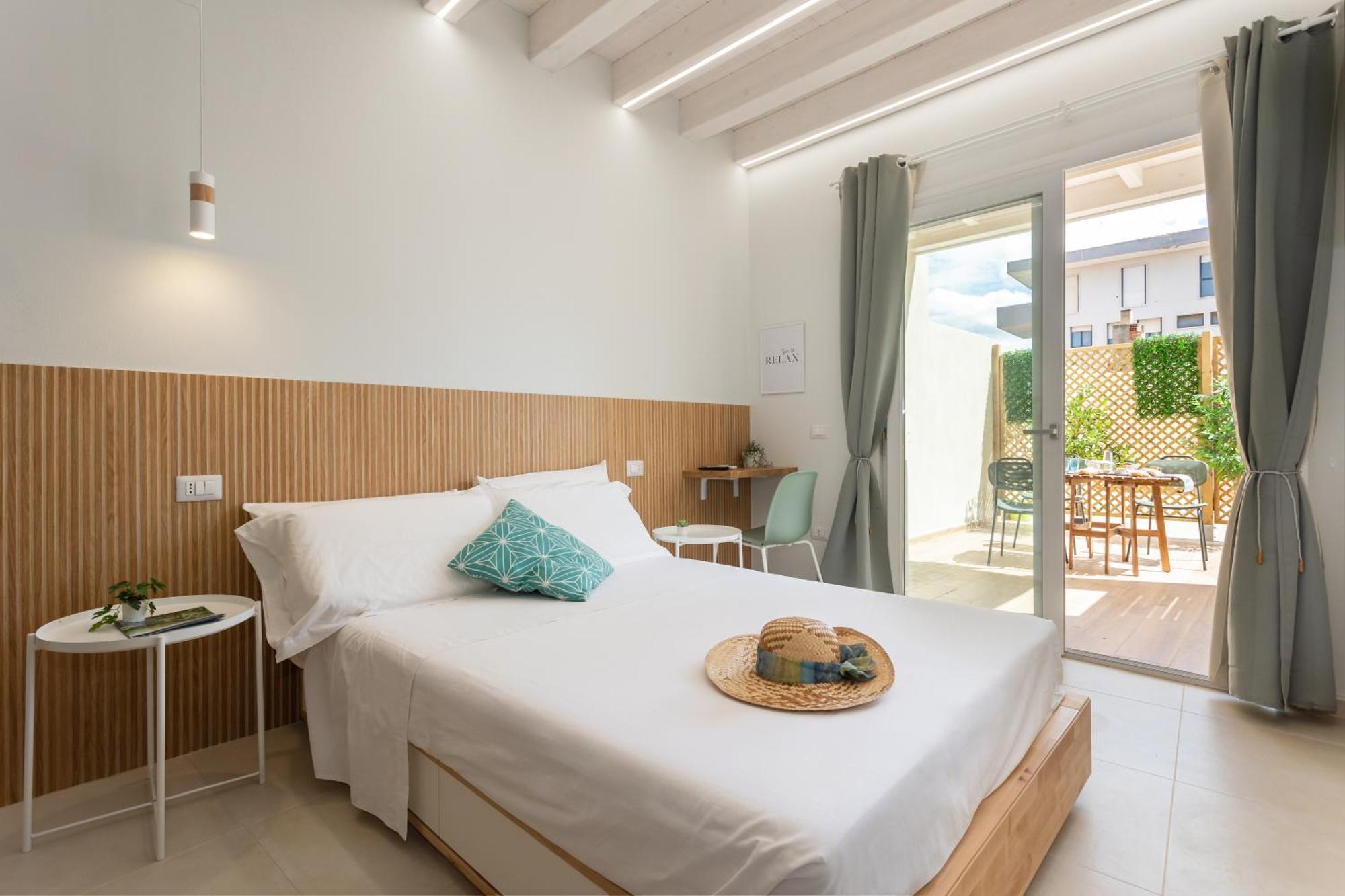 Domus Laetitiae Rooms & Apartments Quartu Sant'Elena Exterior photo