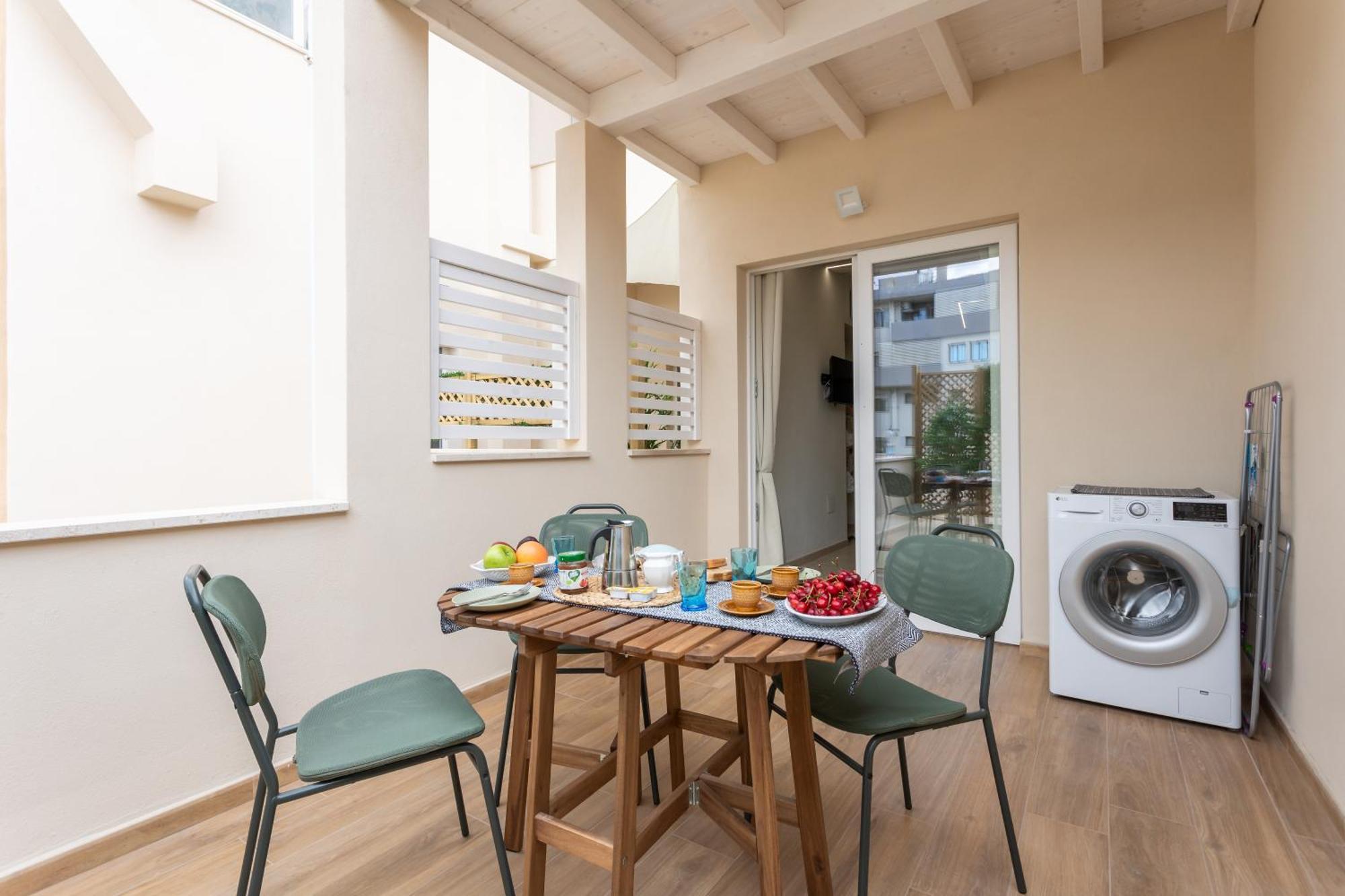 Domus Laetitiae Rooms & Apartments Quartu Sant'Elena Exterior photo